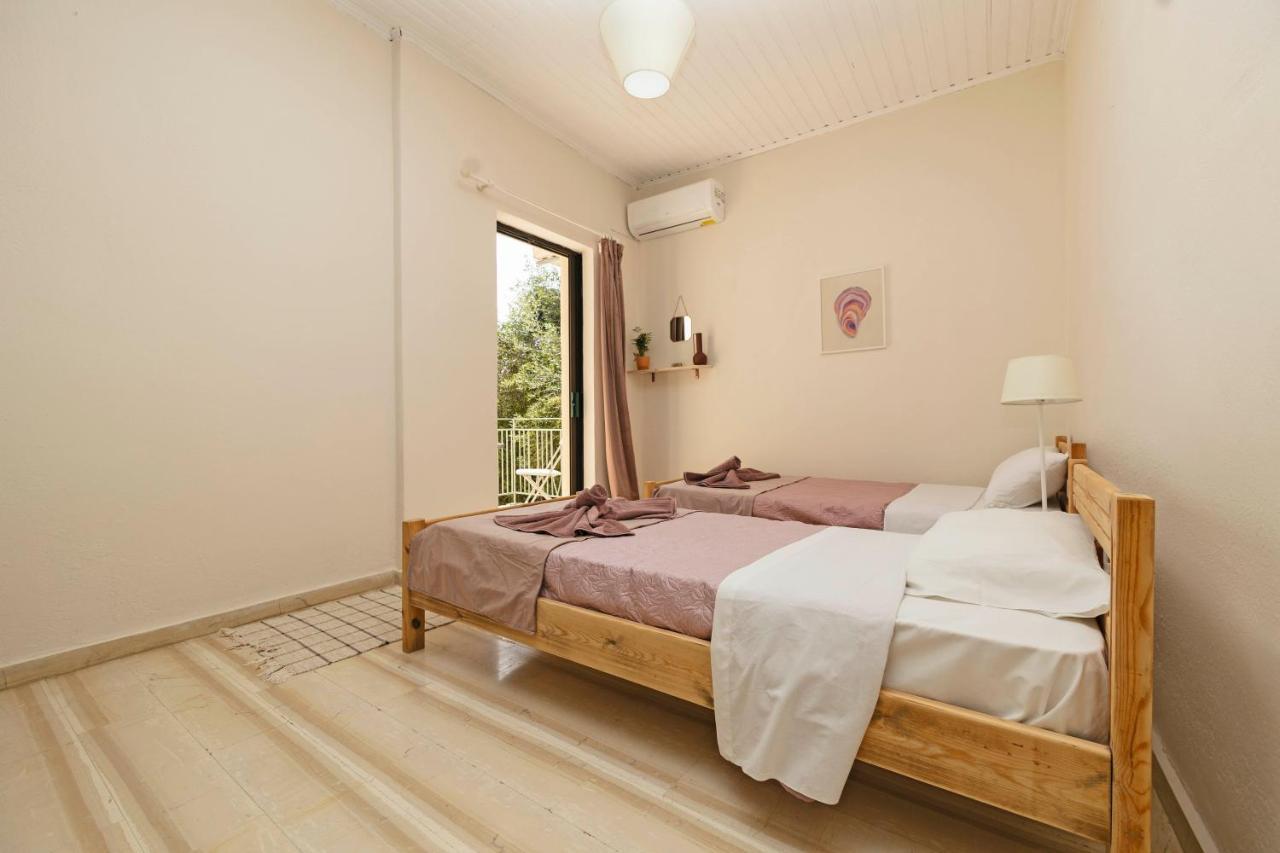 Tune Inn Activity Guesthouse- Over 24'S Ипсос Екстериор снимка