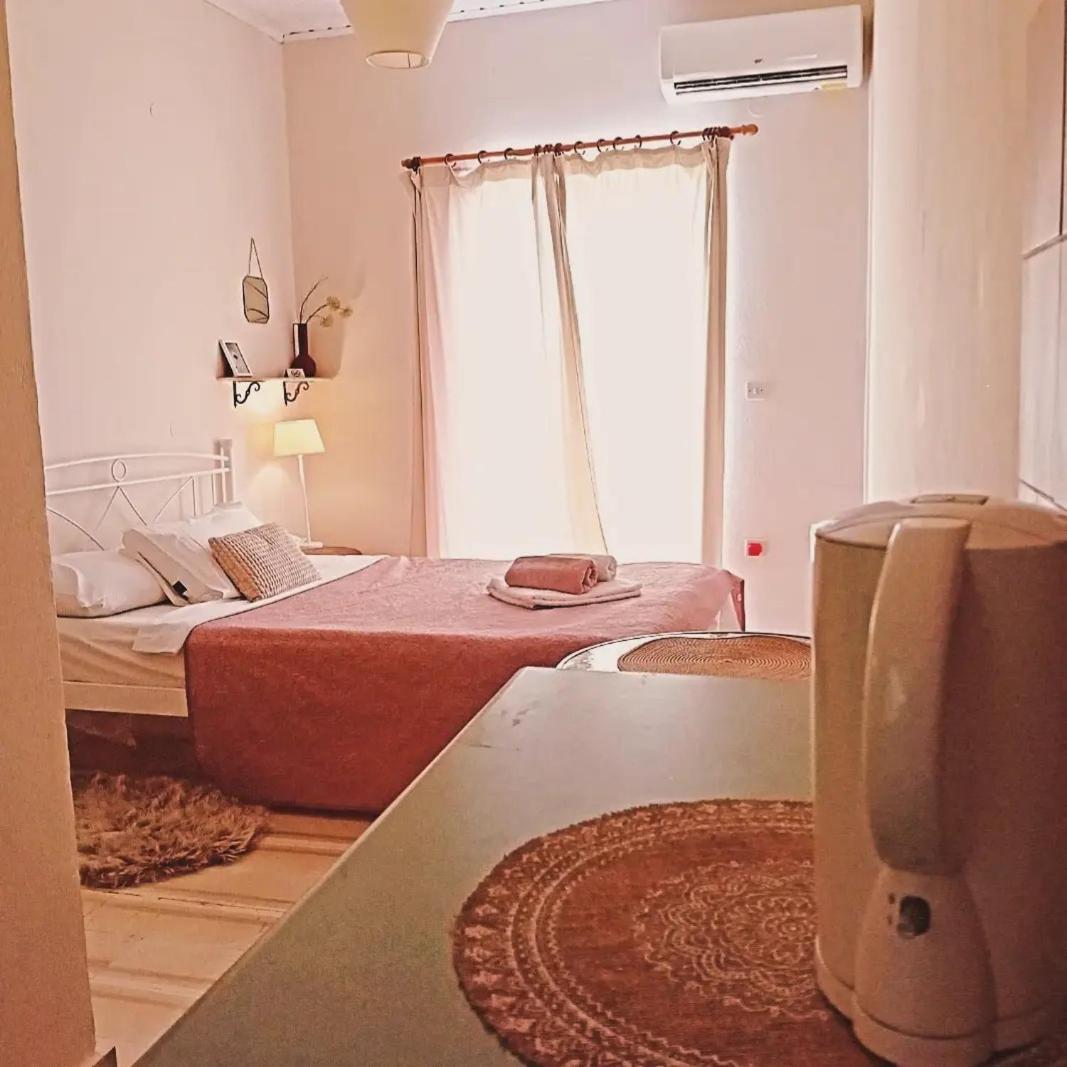 Tune Inn Activity Guesthouse- Over 24'S Ипсос Екстериор снимка